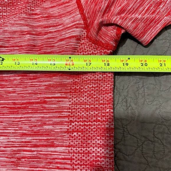 Gymshark, red and white short T-shirt size L   A517 - Picture 4 of 5